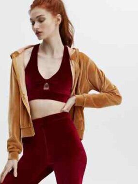 Fabletics Donna Velour Cropped Hoodie in Light Honey, Size Large